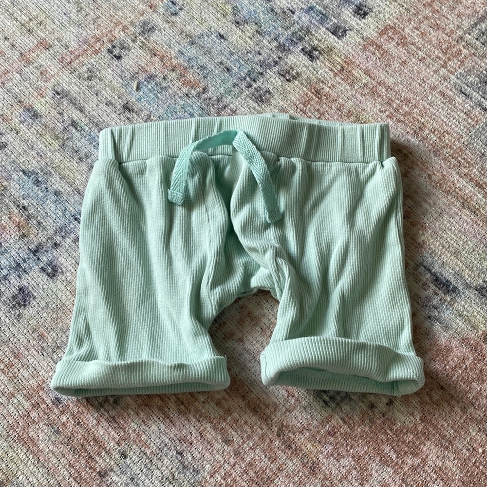 Kate Quinn 3-6 month baby ribbed shorts
